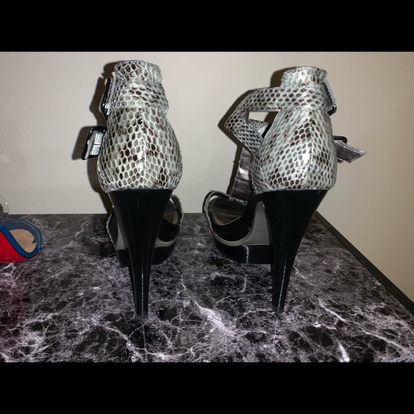 Bebe Snake print heels - Picture 2 of 8